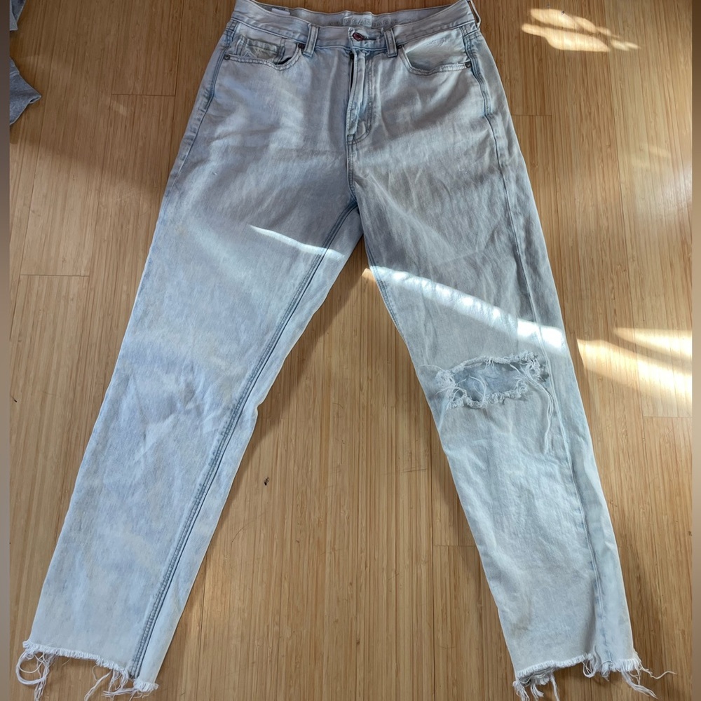American Eagle Light Bleach Blue Mom Jeans~8